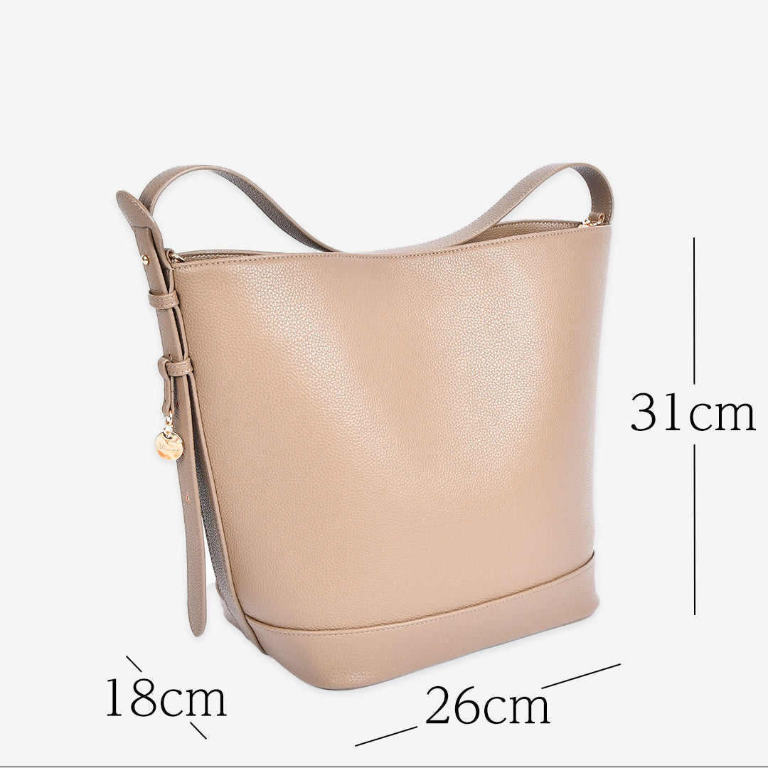 トープの本革巾着ボストンバッグ サイズ説明画像 高さ31cm 横26cm 奥行18cm