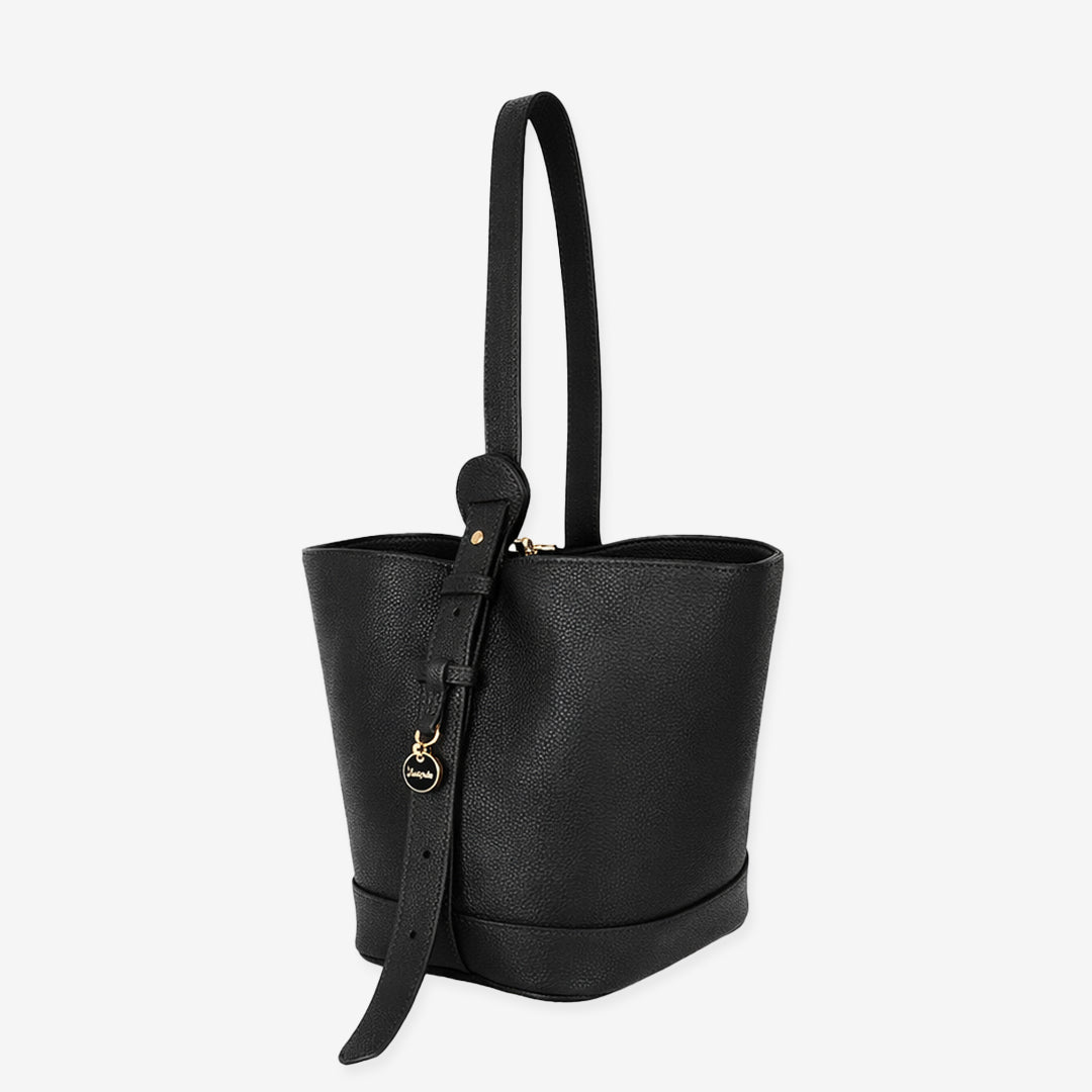 ブラックレザーバケットバッグ