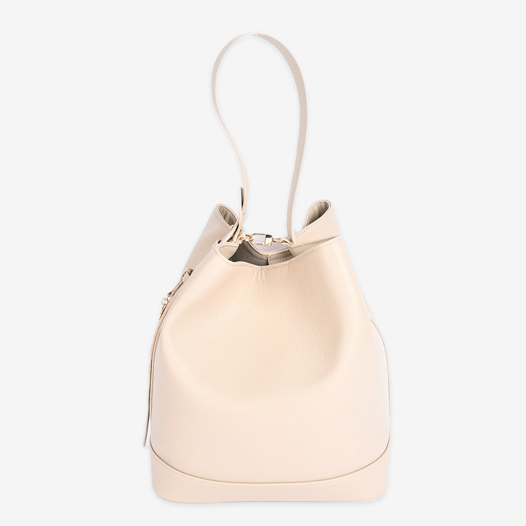 アイボリーの本革巾着ボストンバッグ 正面