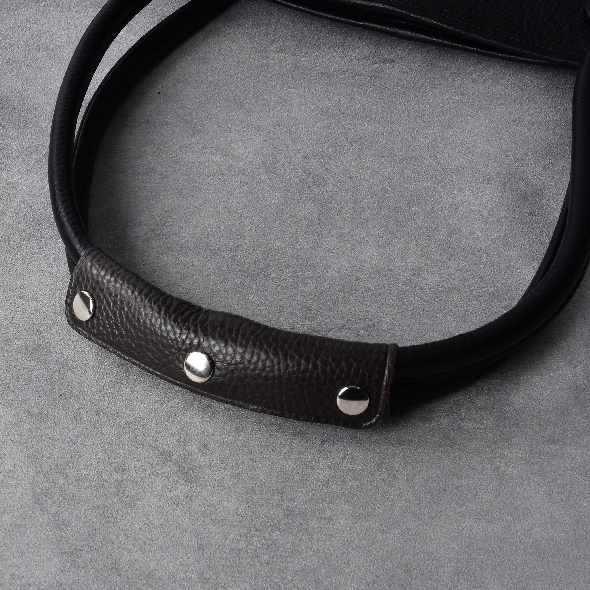 Italian leather bag handle cover with attachment function, silver metal fittings