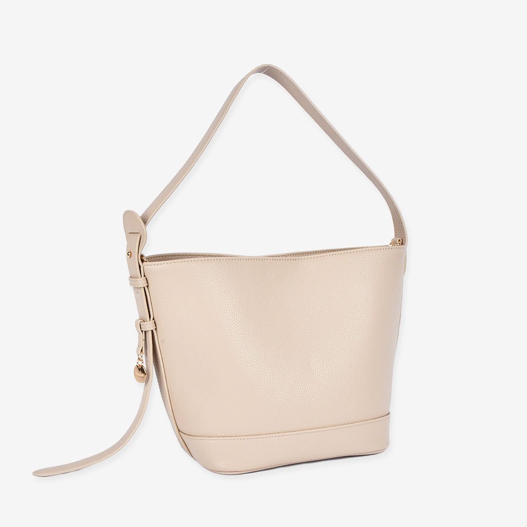 ホワイトレザーバケットバッグ