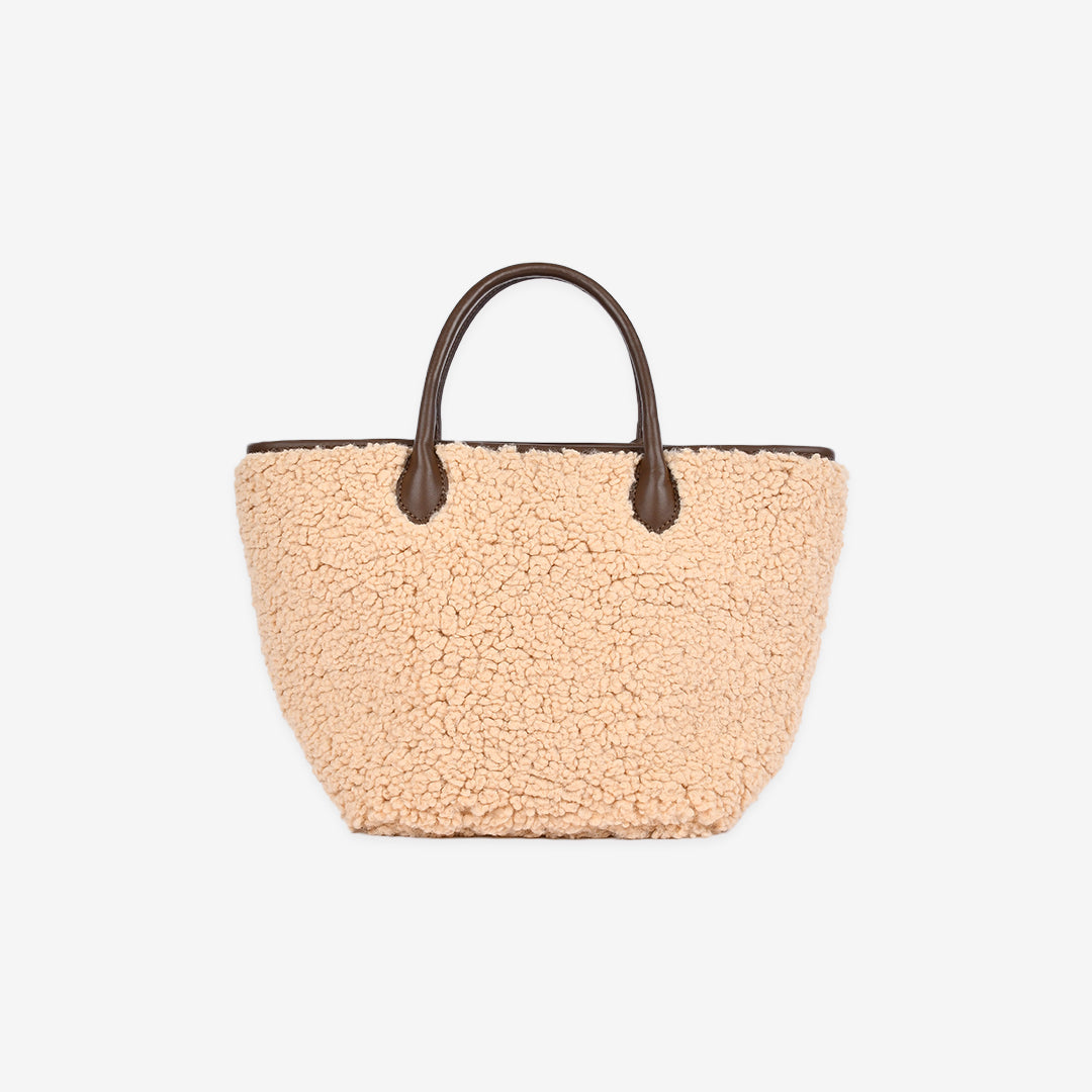 ベージュのボア素材ボストンバッグ 背面から見たデザイン