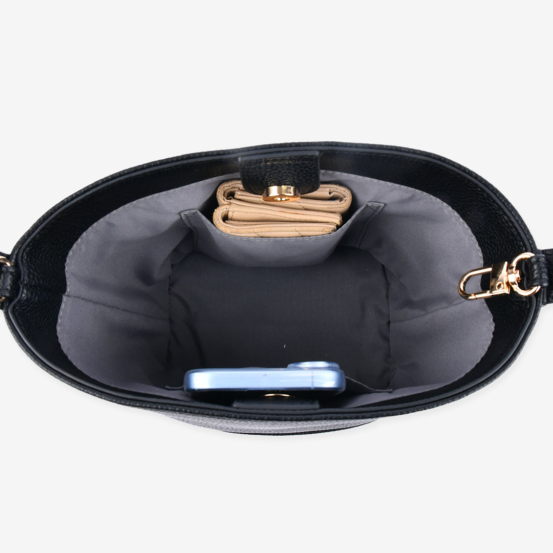 ブラックレザーバケットバッグ 内装ポケット