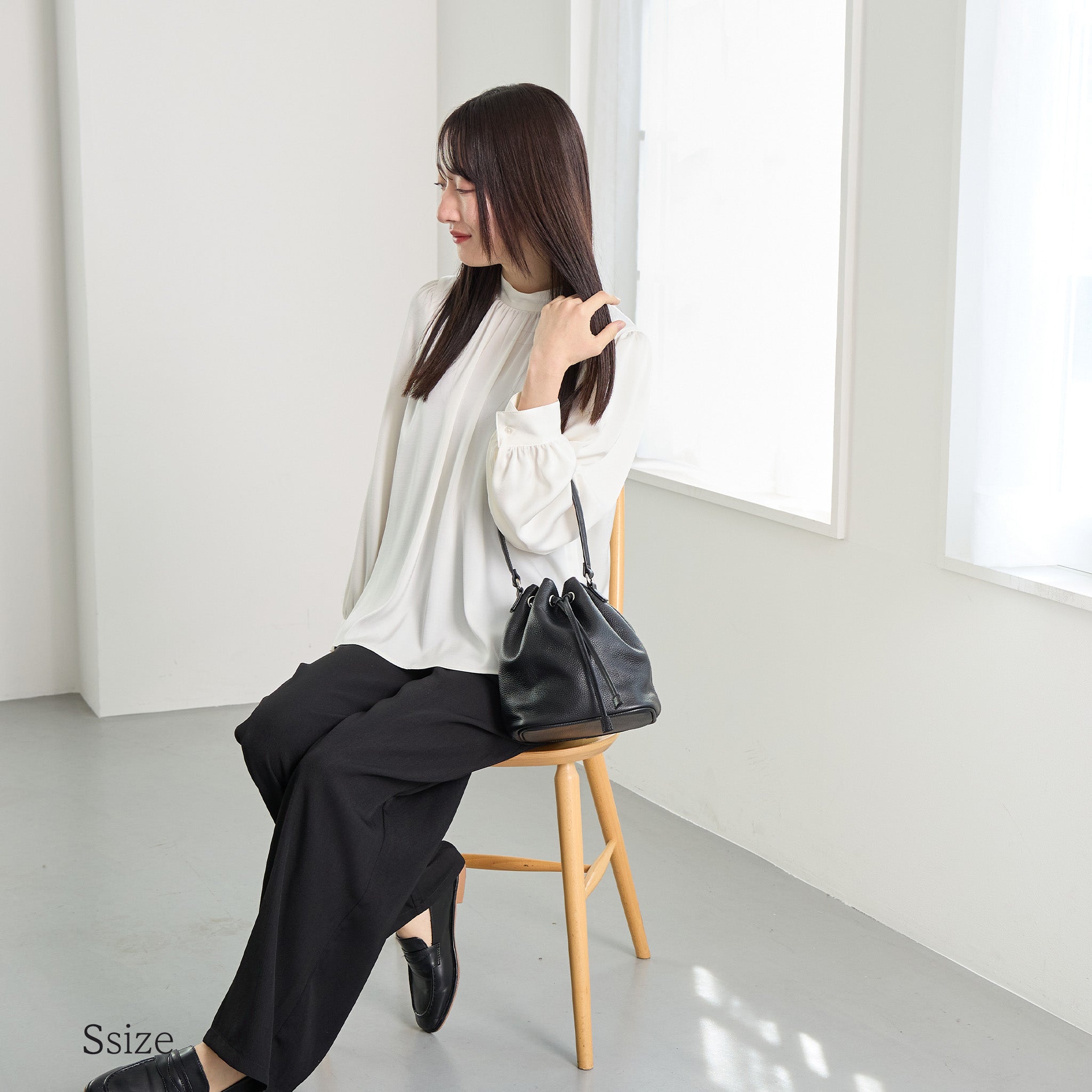 【シュリンクレザー】Drawstring Bag (S・M)
