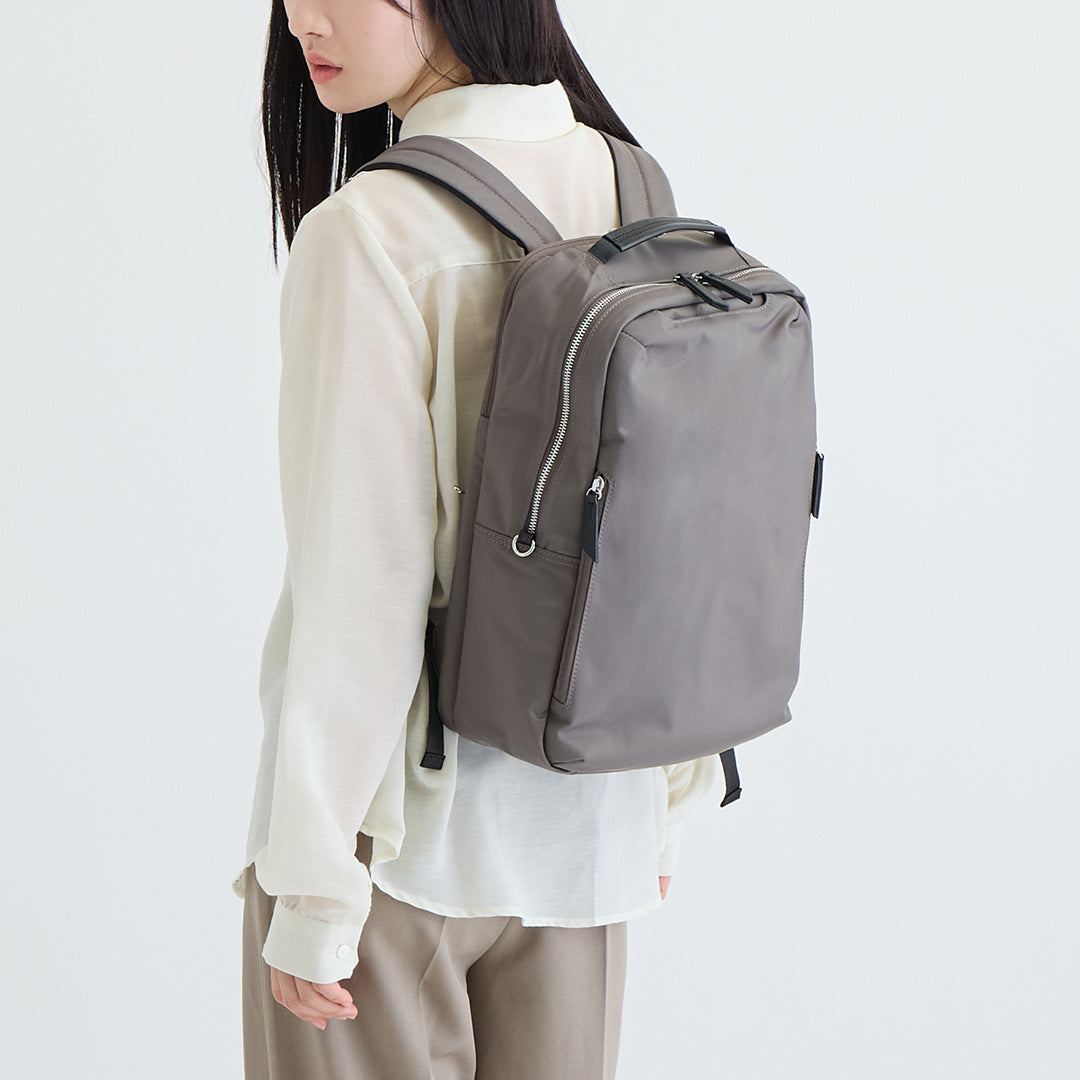 Business Backpack - ビジネスリュックL (A4/15.6インチPC収納)