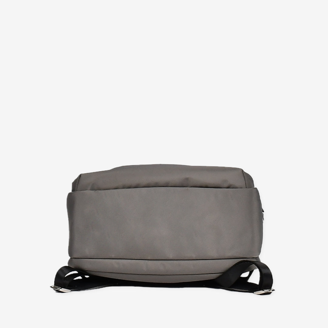 Business Backpack - ビジネスリュックL (A4/15.6インチPC収納)