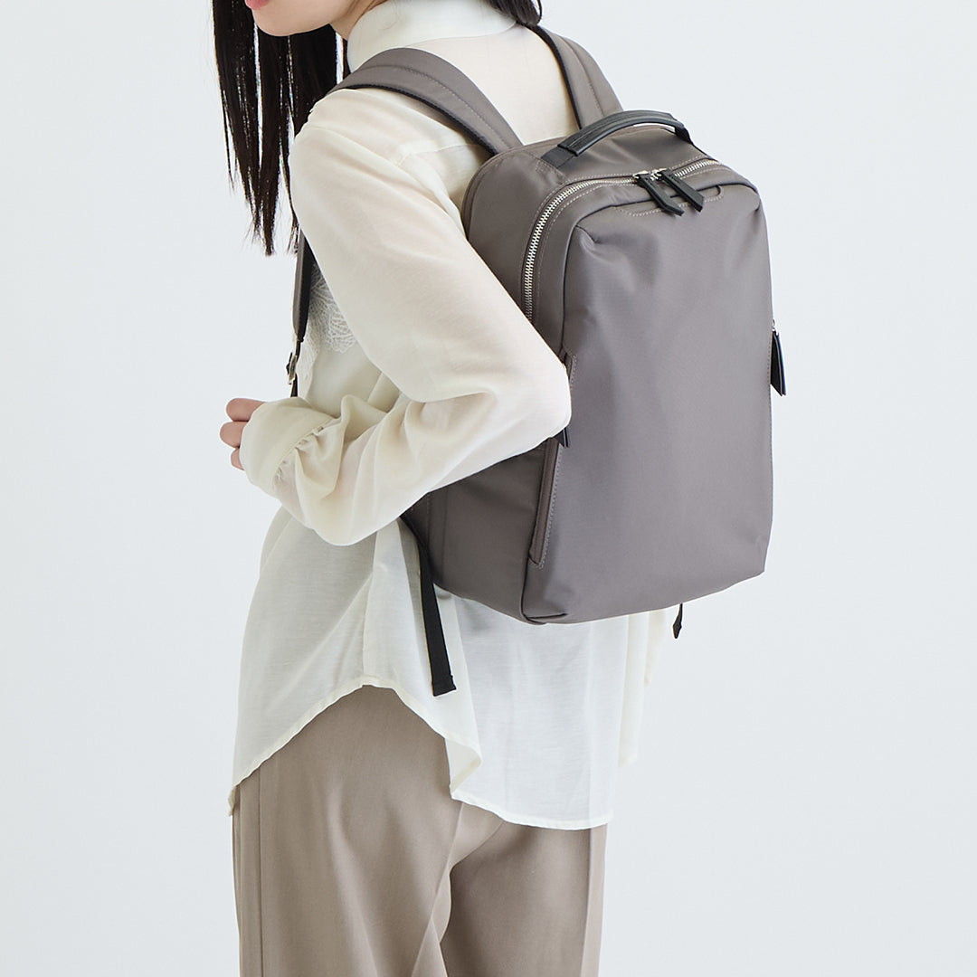 Business Backpack - ビジネスリュック M(A4/14インチPC収納)