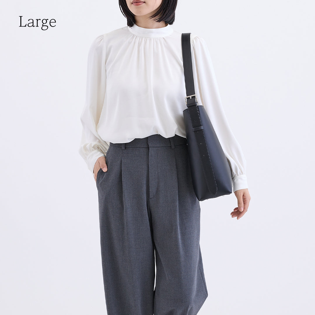 2wayバイカラーショルダーバッグ ブラック Lサイズ着用