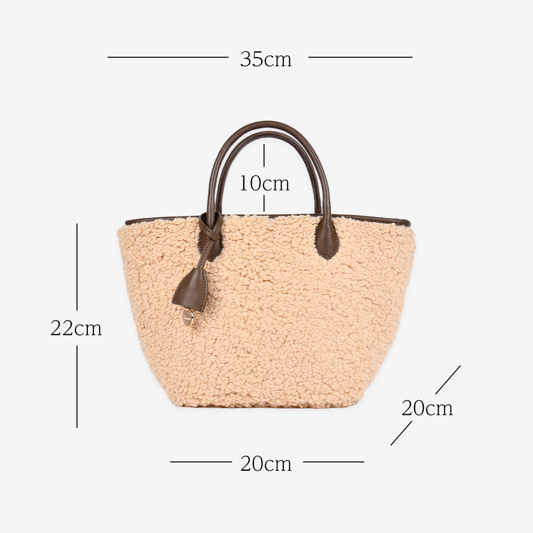 ベージュのボア素材ボストンバッグ　サイズ表示付き　高さ22cm 幅35cm マチ20cm 持ち手10cm