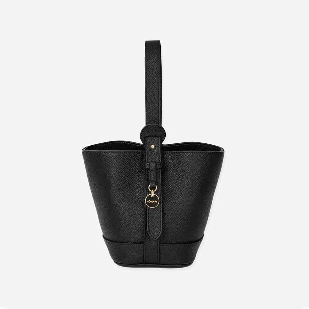 ブラックレザーバケットバッグ