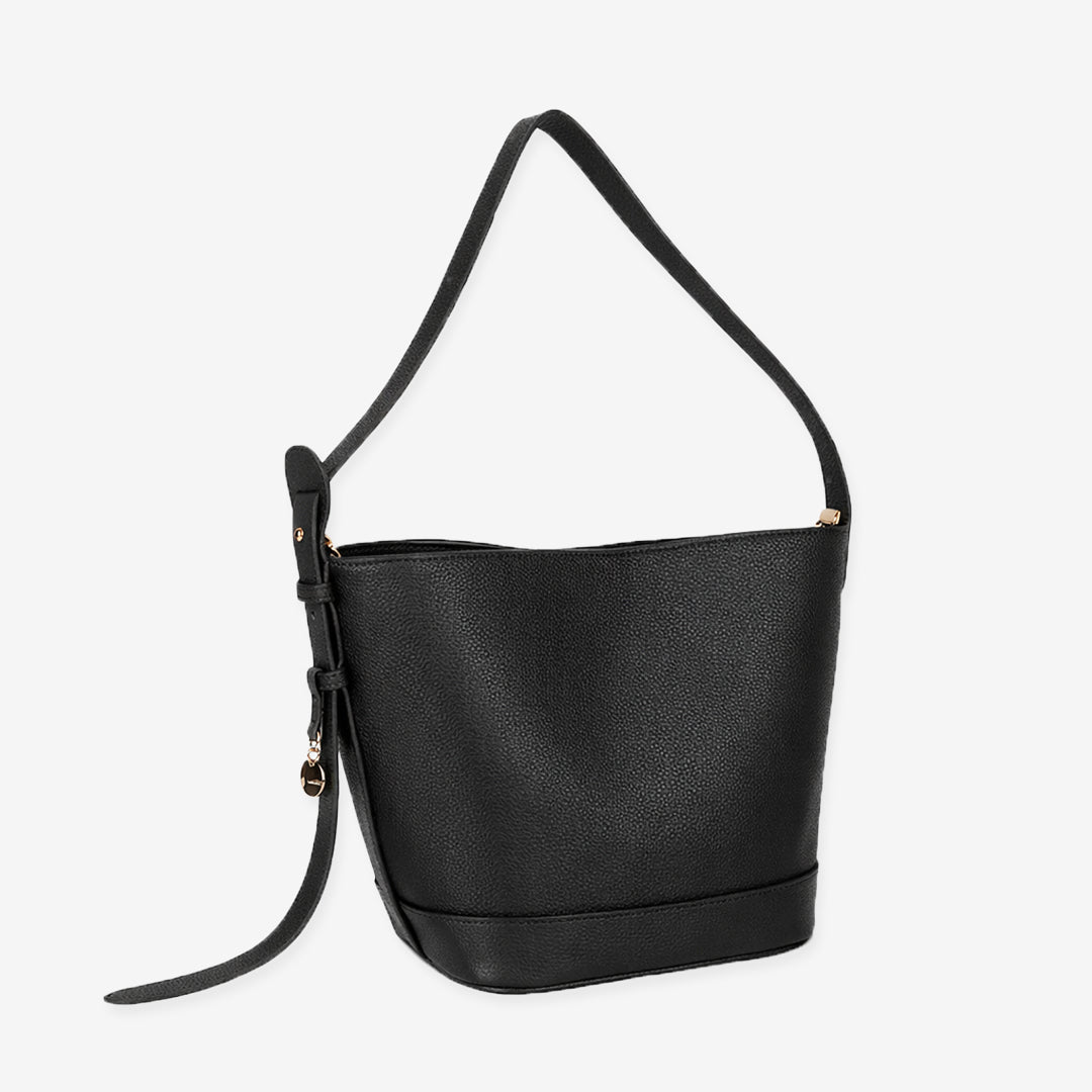 ブラックレザーバケットバッグ