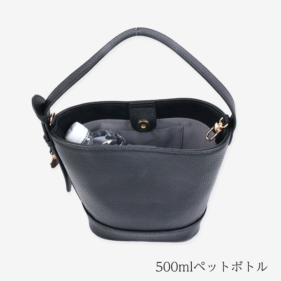 ブラックレザーバケットバッグ　500mlペットボトル