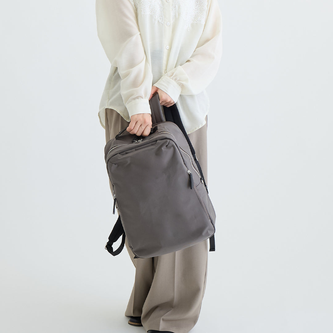 Business Backpack - ビジネスリュックL (A4/15.6インチPC収納)