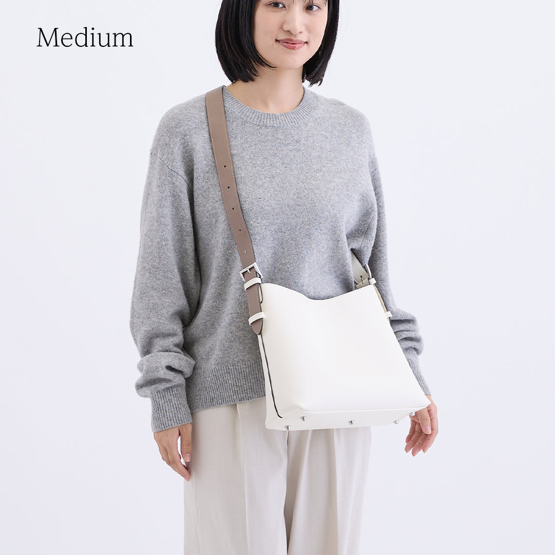 2wayバイカラーショルダーバッグ アイボリー Medium斜めがけ着用