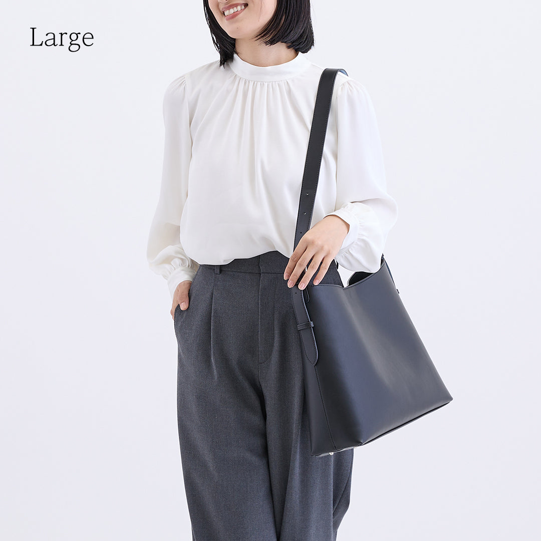 2wayバイカラーショルダーバッグ ブラック　Lサイズ着用