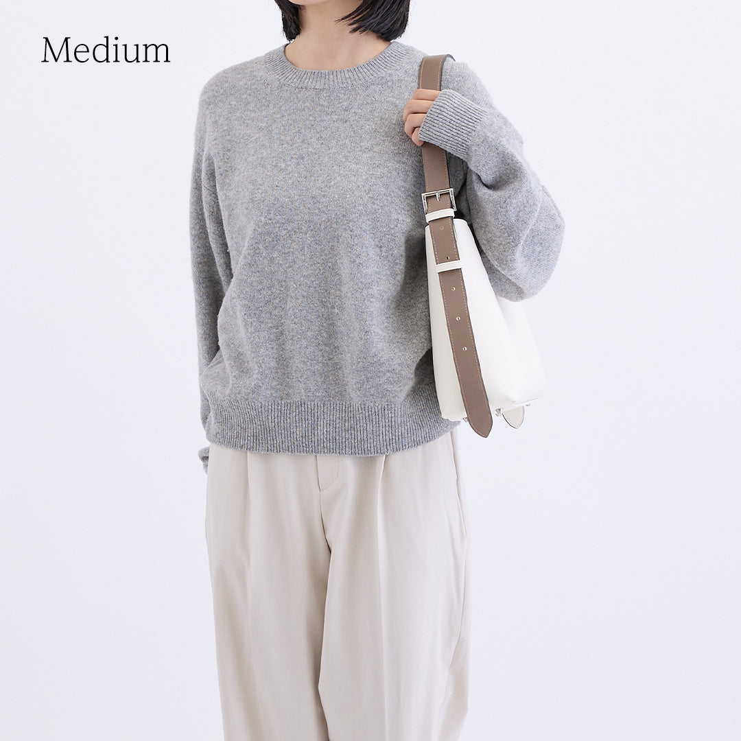 2wayバイカラーショルダーバッグ アイボリー Medium着用正面