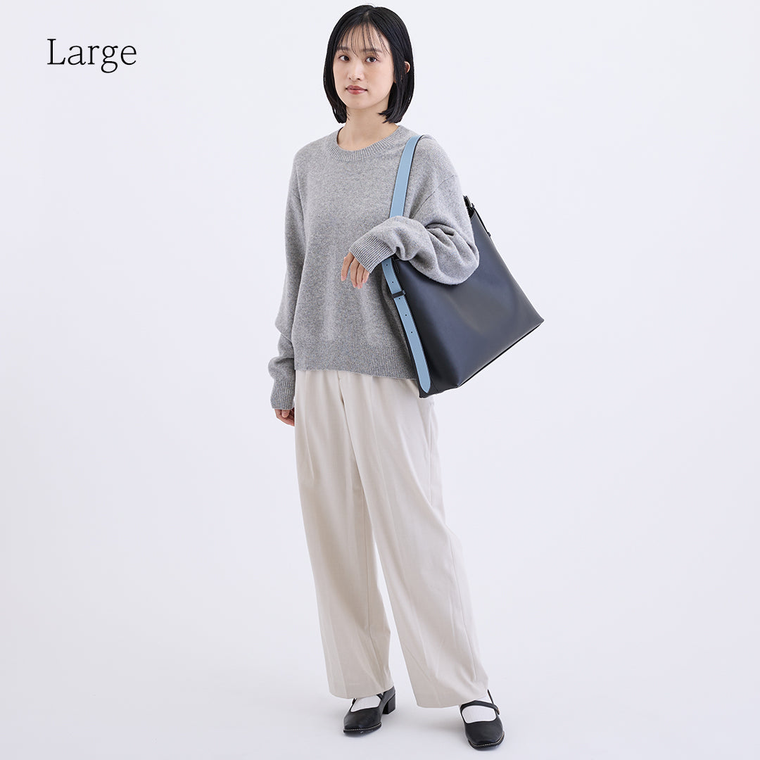 2wayバイカラーショルダーバッグ ブラック　Lサイズ着用