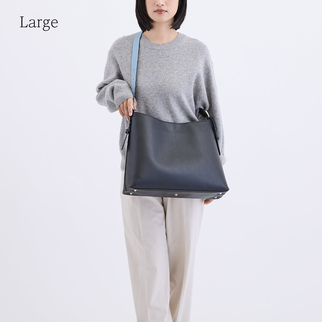 2wayバイカラーショルダーバッグ ブラック　Lサイズ斜めがけ着用