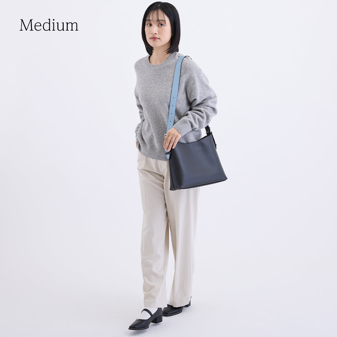 2wayバイカラーショルダーバッグ ブラック　Mサイズ着用