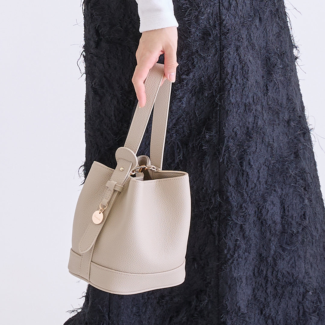 アイボリーレザーバケットバッグ　ハンドバッグ